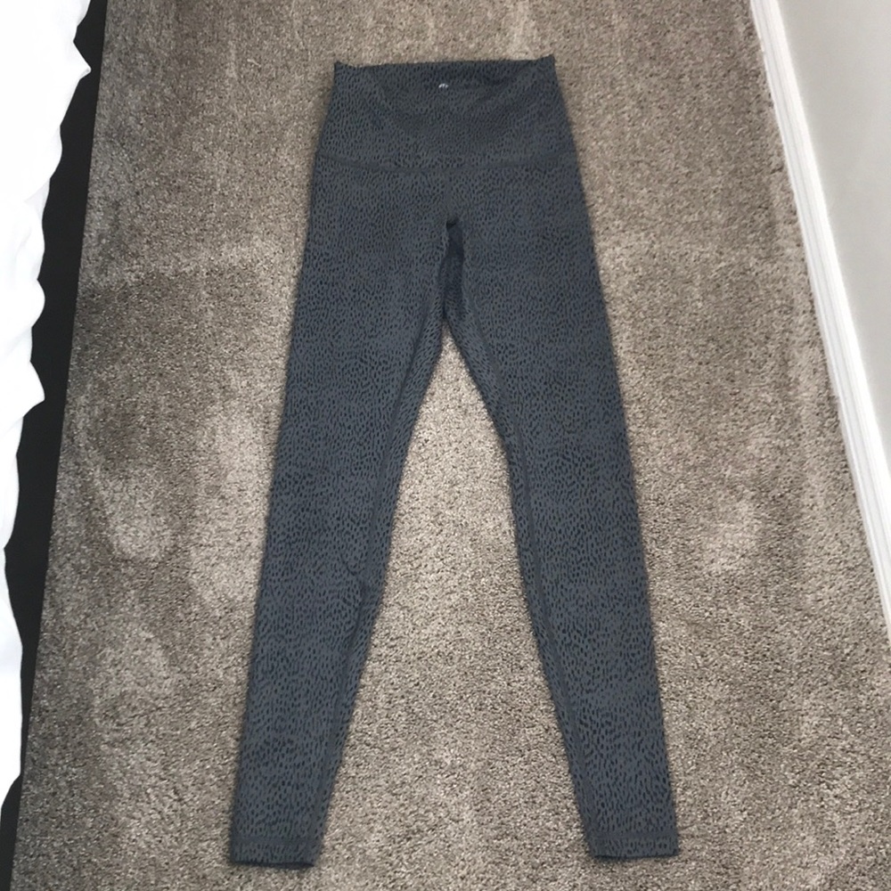 Leopard print lululemon leggings - Picture 2 of 5